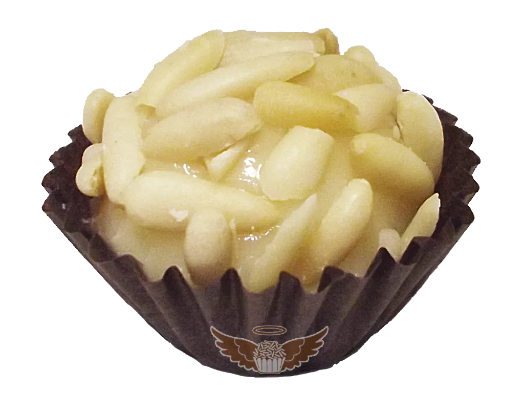 Brigadeiro de chocolate branco com pinhões